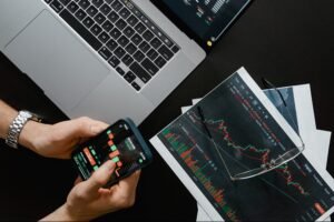 Why are educational blogs important in trading?
