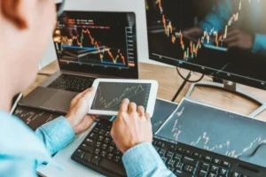 What do the terms pip/point mean in trading?